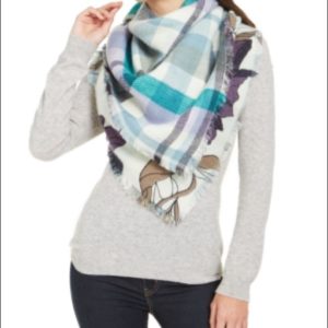 Featured Scarves & Wraps